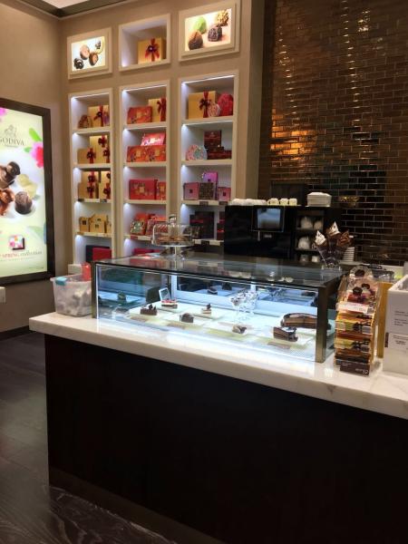 Godiva MGM Macau,Fancor Cake showcase,蛋糕雪櫃,蛋糕櫃
